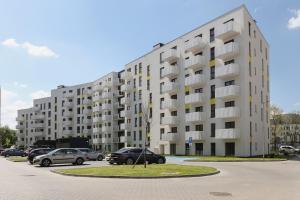 Family Apartment with Parking & Terrace by Renters