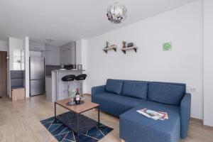 Family Apartment with Parking & Terrace by Renters