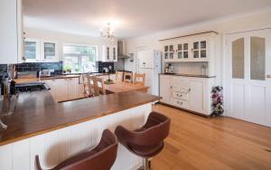 Luxurious 5 bedroomed home with sea view close to beach