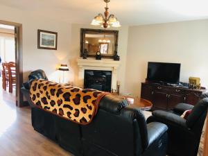 3 bedroomed house minutes walk from Kenmare town