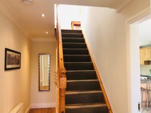 Modern bright detached home just a short stroll from town