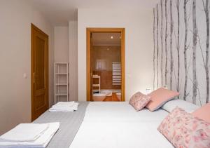 Apartamento céntrico con wifi y parking de coche tamaño medio