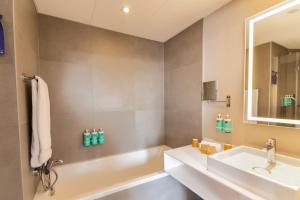 Superior Queen Suite with Sofa Bed room in Novotel Suites Colmar Centre