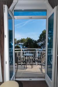Double Room with Balcony and Sea View room in Hotel Bor