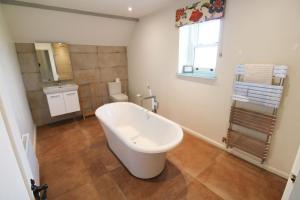 Calley House, Hutton remote cottage with hot tub, 10 minutes to Ullswater