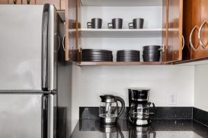 Studio City 1BR w Gym Lounge WD nr WF TJ LAX-573