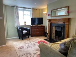 3 Bed Cottage - Sleeps 5 - Pets - Parking - Wifi