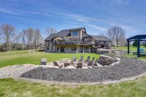 Expansive Retreat on 5 Acres in Shakopee! - 沙科皮