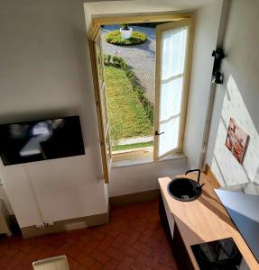 LA VILLA APARTMENTS - Convenient for Sardinia and Corsica - 4 beds - Private Parking included with Camera