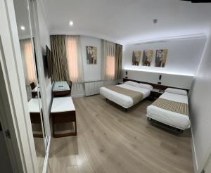 Twin Room room in Hostal Abadia Madrid