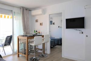 11F 2 dormitorios con vistas al mar