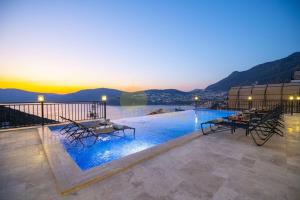 Lux Ketchy Villa , Heatable Infinity pool , Wifi , Sunset in Kalkan