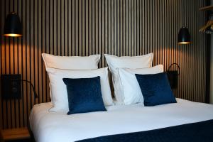 Hotels Le Cheval Blanc - Logis Hotel : photos des chambres