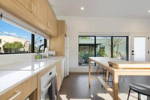 Eco-Friendly 1-bedroom Apartment - 80 Walkscore!