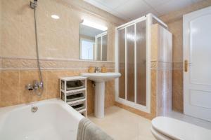 Chalet con vistas al mar y piscina