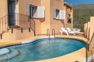 Chalet con vistas al mar y piscina