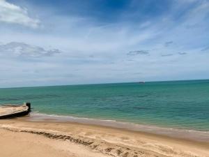 STUNNING SEASIDE RETREAT