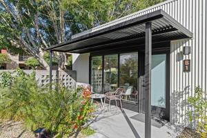 Unique Design 2-bedroom Apartment - 80 Walkscore!