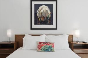 Unique Design 2-bedroom Apartment - 80 Walkscore!