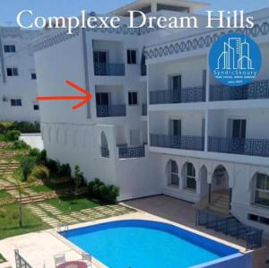 Dreams hills Tingis Appartement Neuf pour famille 7 personnes 2 chambres et 2 salons ouvert- Terrasse vue sur Piscine Garage gratuit Wifi Climatisation Netflix à 8 minutes en voiture du CASINO plage Malabata et du Parc aquatique Mnar-park