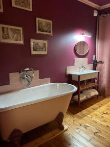 B&B / Chambres d'hotes Moulin de Joumard, chambres et table d'hotes de charme , jacuzzi, sauna, piscine et bain nordique : photos des chambres