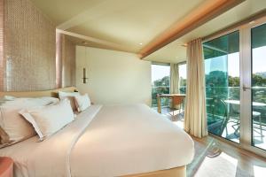 Junior Suite with Mountain View room in Four Views Baia