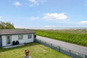 Holiday In The First Row To The Water - Kramnitse