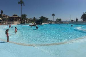 Dans un cadre dexception, Vue mer panoramique à Agay Côte dAzur, Village Vacances Cap Esterel, 2 chambres, avec jardin, golf, climatisation, Wifi, 5 piscines