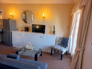 Cozy Strand Beach Getaway - Studio Apartment