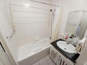 Cozy Strand Beach Getaway - Studio Apartment