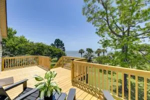Waterfront Crystal Coast Vacation Rental with Deck! - Marshallberg
