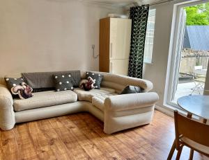 Large balcony apartment opposite rail station