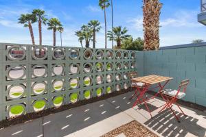 Poolside Studio w Rooftop Deck - Walk to Old Town