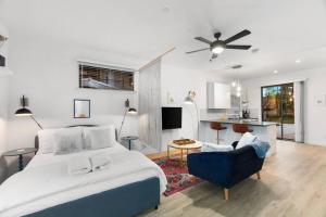 Poolside Studio w Rooftop Deck - Walk to Old Town