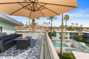 Micro Studio with balcony & pool view - Walk to OT