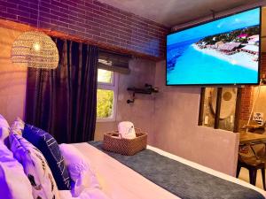 ClockWorkOrange Luxury Suites