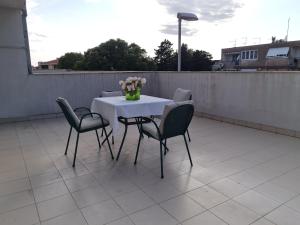 Apartment Silva, 50m from beach