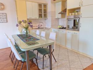 Apartment Silva, 50m from beach