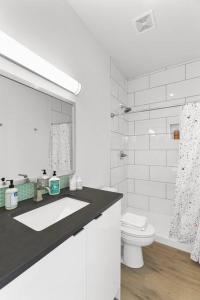 Funky Scottsdale Modern Micro Studio - Walk to OT