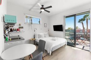 Funky Scottsdale Modern Micro Studio - Walk to OT