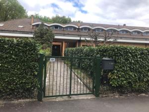 Vic&Sunnys lake view apartment