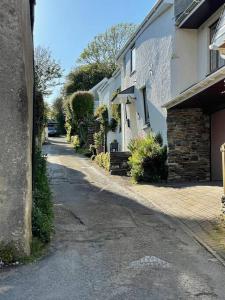 Court Cottage - cosy traditional cottage near lovely beaches