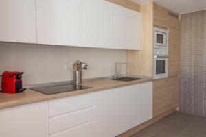 RentitSpain - Salobreña - Apartamento Oasis con Gym y Balcón
