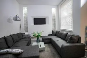 Roscoe House 4 Bedrooms Workstays UK - Teesside County Borough