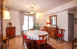 Appartements Awesome apartment in Orange with WiFi and 2 Bedrooms : photos des chambres