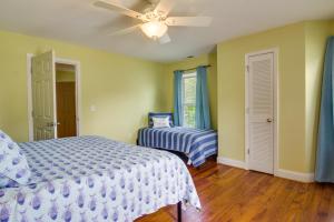 Family-Friendly Cambridge Home with Fire Pit!