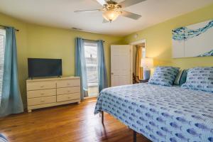 Family-Friendly Cambridge Home with Fire Pit!