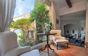 Maisons de vacances Stunning home in Mandelieu-la-Napoule with 5 Bedrooms, WiFi and Outdoor swimming pool : photos des chambres