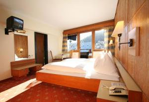 Hotel Tiroler Adler - bed and breakfast