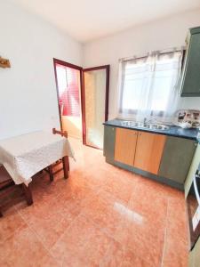 Piscina & Wifi. SUNNY apartement, swimming pool.